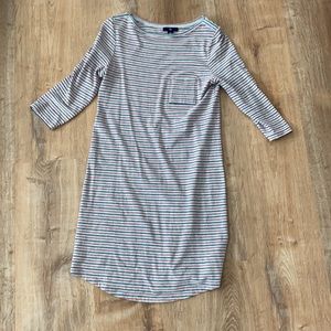 Mid sleeve, red, grey, and blue.